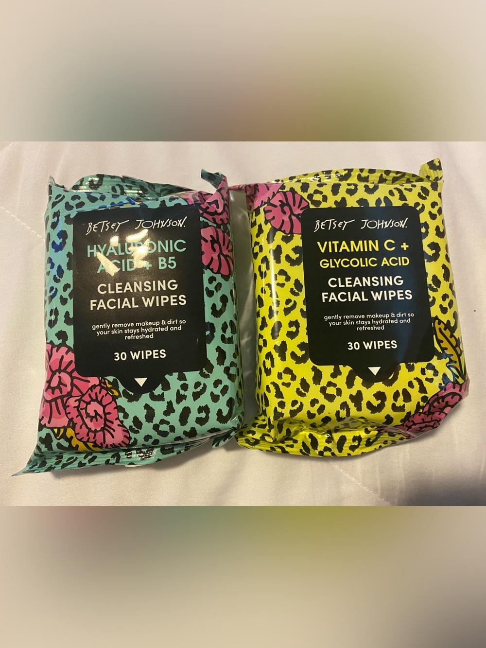 2 Betsey Johnson Hyaluronic Acid + B5 Cleansing Facial Wipes - Teal